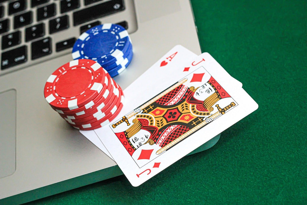 Đội ngũ hỗ trợ khách hàng kubet77 tiếng Việt phục vụ 24/7 trực tuyến